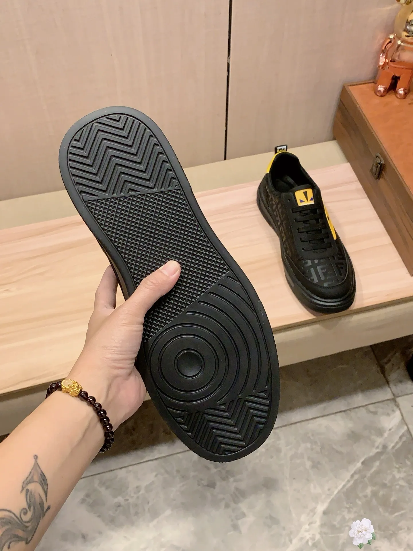 Men's men's shoes💰420💰💰🎩🎩[Lightning][Lightning] "FENDI*" latest • popular casual shoes, top brand [seduce] luxury ~ purchasing agency, top ~ quality. [Strong] The upper is made of imported breathable cowhide with fabric material ➕ Breathable sheepskin feet (•) and fine workmanship. The original stylish and stylish soft rubber wear-resistant and non-slip outsole is light and comfortable on the feet. The real thing looks better when photographed in person. 111: code: 38-44, 3️⃣ colors selected